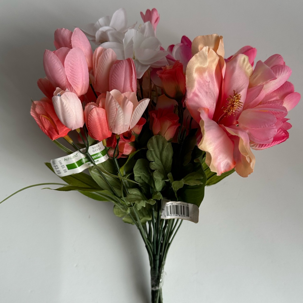 NWT Blush Pink Artificial Flower Bouquet – Lifelike Spring Floral Arrangement